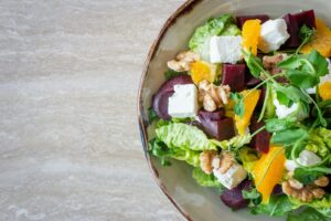 Jak nawilżać skórę od wewnątrz? Dieta i domowe sposoby na sukces